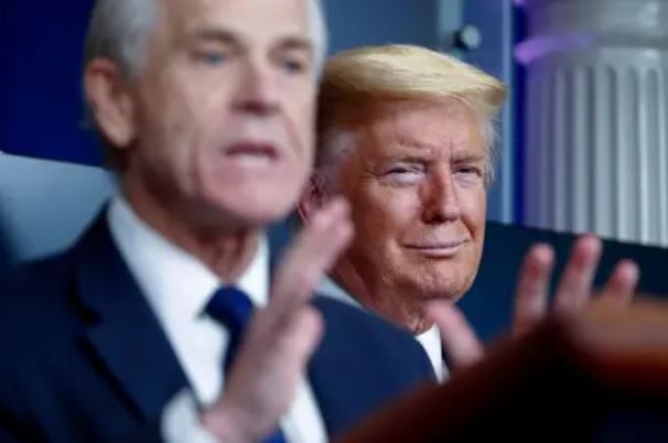 El exasesor de Trump Peter Navarro sale de prisión y va rumbo a la Convención en Milwaukee