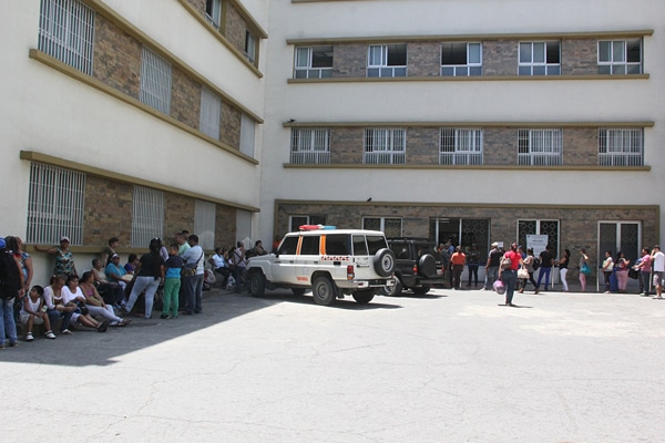 Sin agua y minado de ratones: Pacientes pasan las de Caín en el Seguro Social de La Guaira