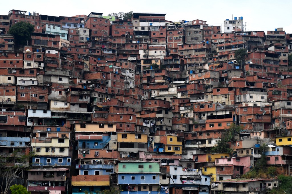 Denuncian el mal estado de las calles en el Barrio Unión de Petare (Fotos y video)