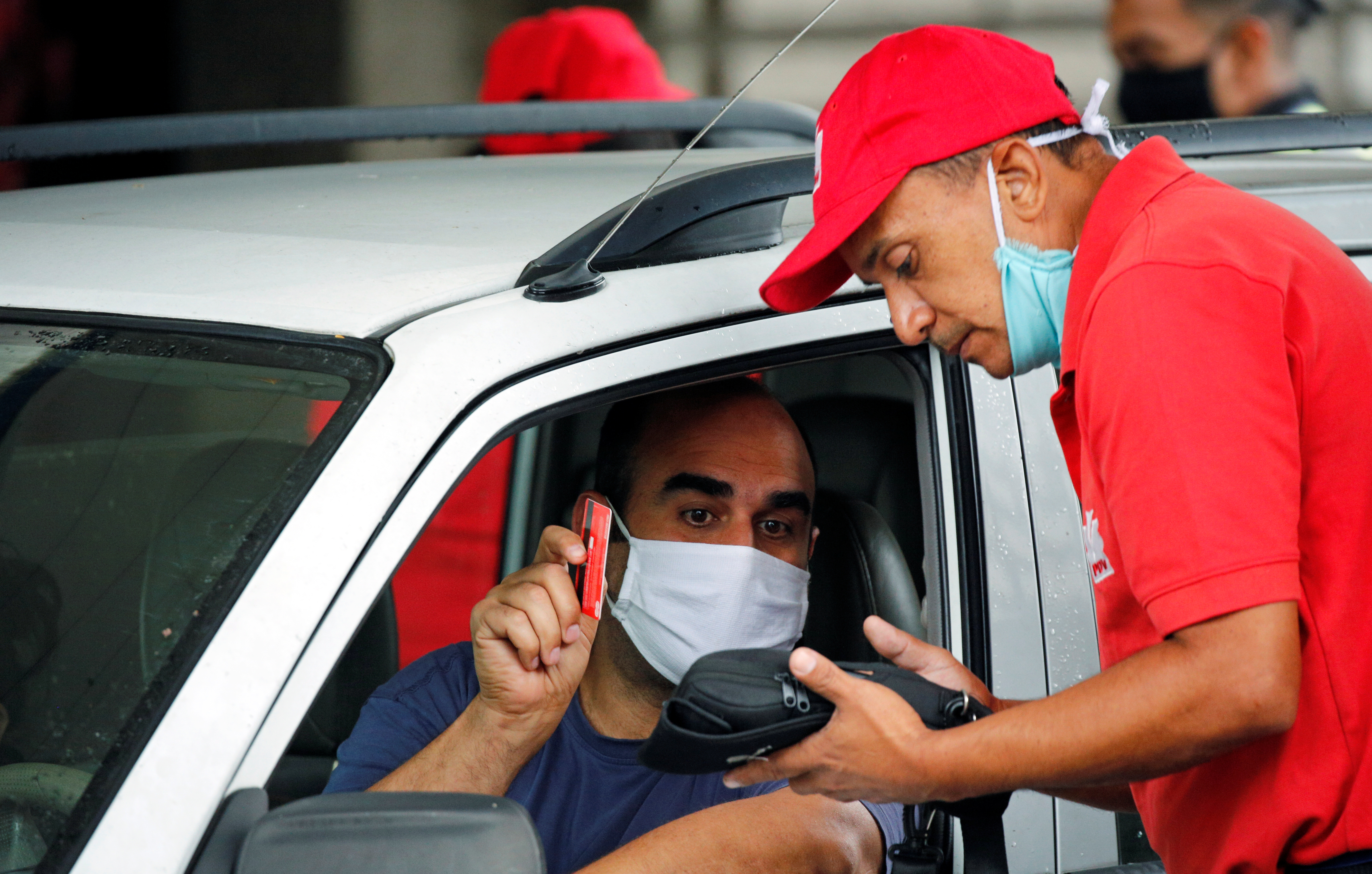 EN VIDEO: Algunas unidades del aparatico chavista “no furulan” en las bombas