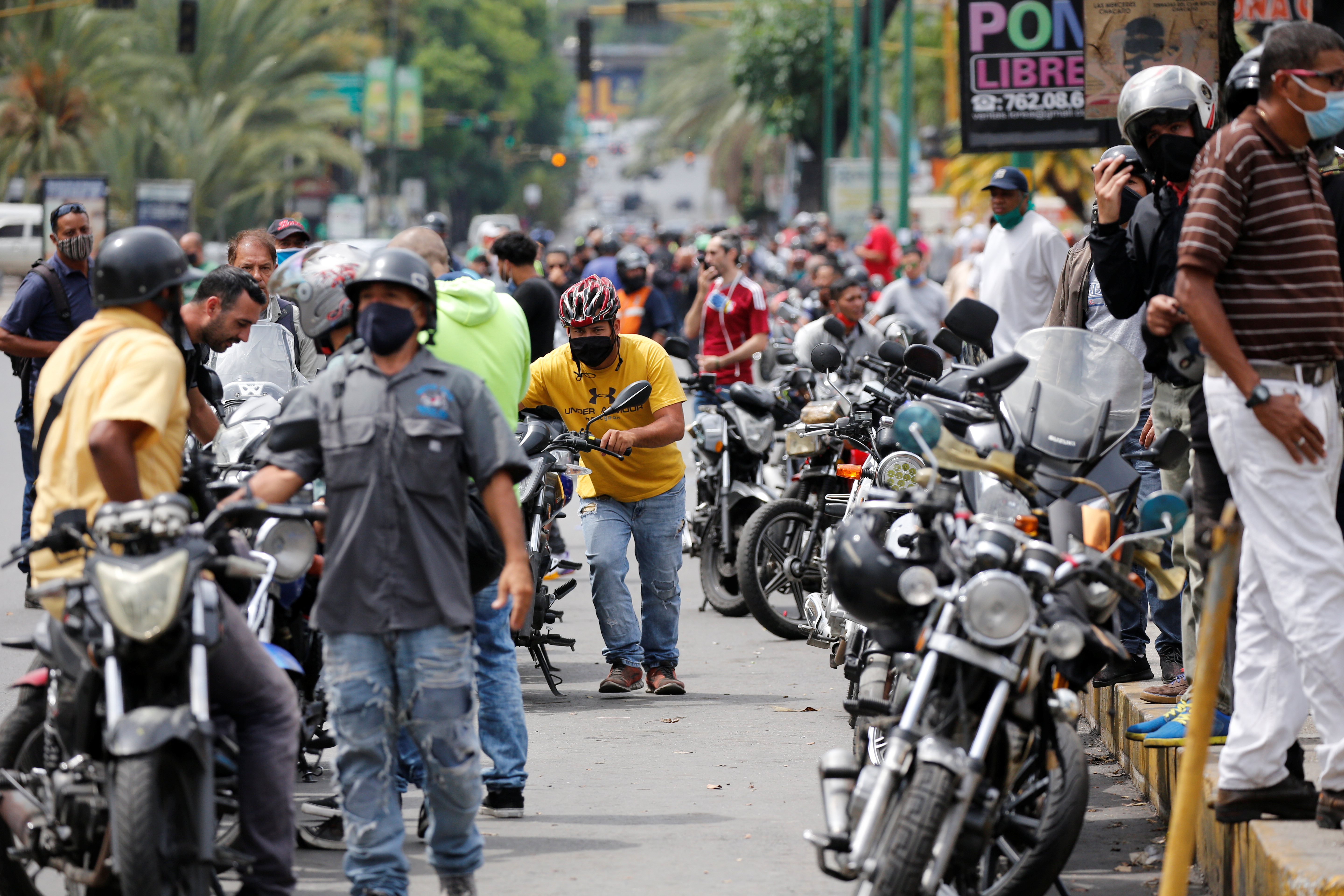 En VIDEO: Colas insoportables protagonizaron el primer día de aumento de la gasolina