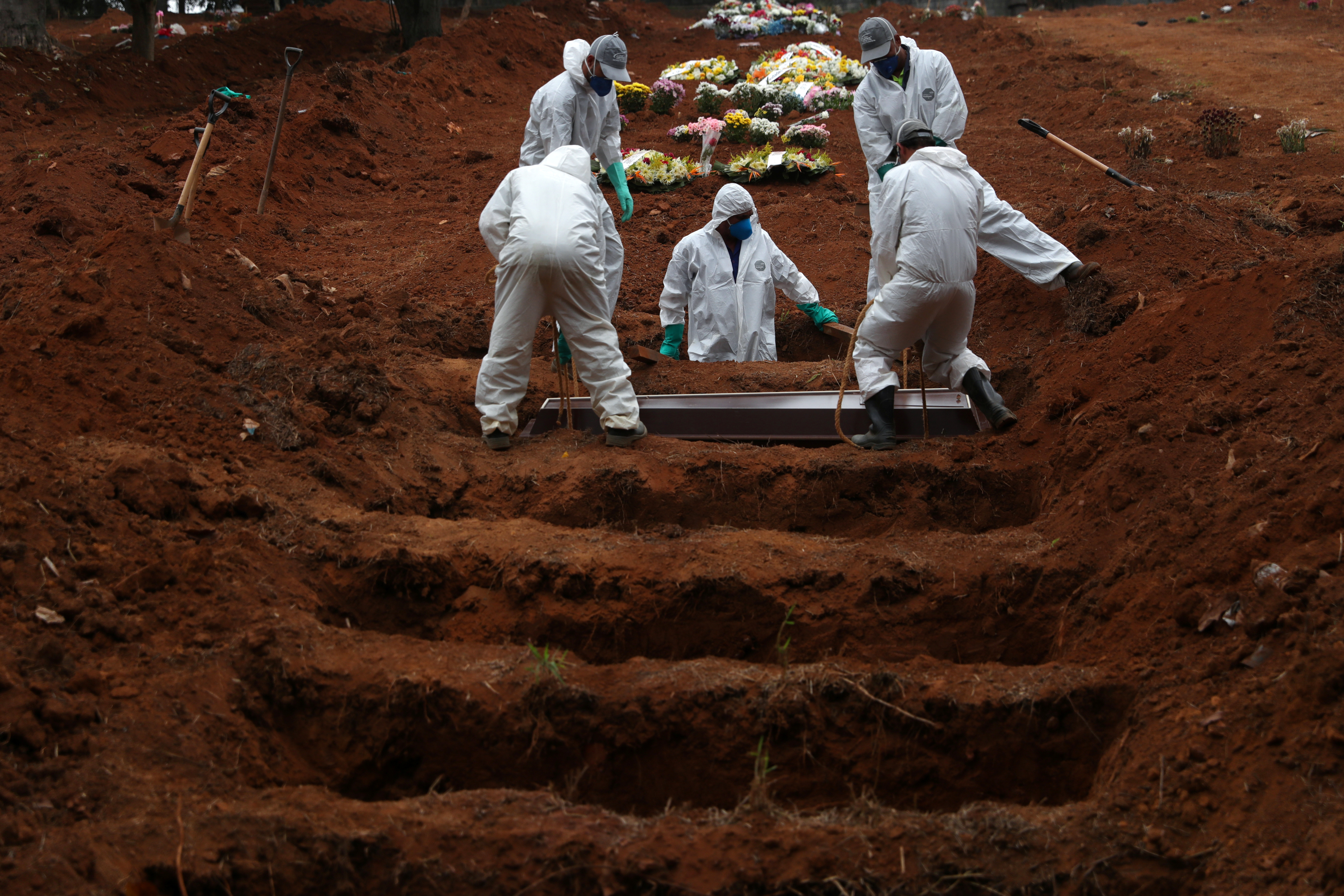 Cifra oficial de muertes Brasil por Covid-19 supera la de Italia