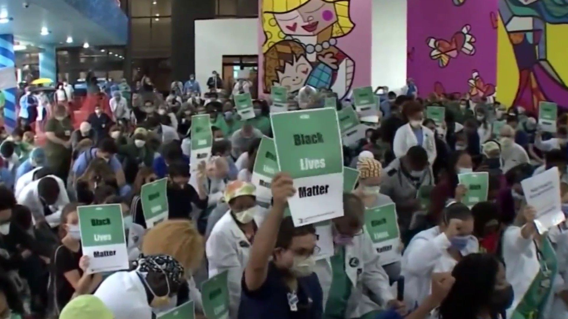 Manifestantes se reúnen en Key Biscayne y marchan hacia el centro de Miami