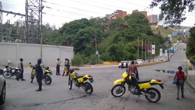 Acceso a El Hatillo se encuentra bloqueado este #28Jun