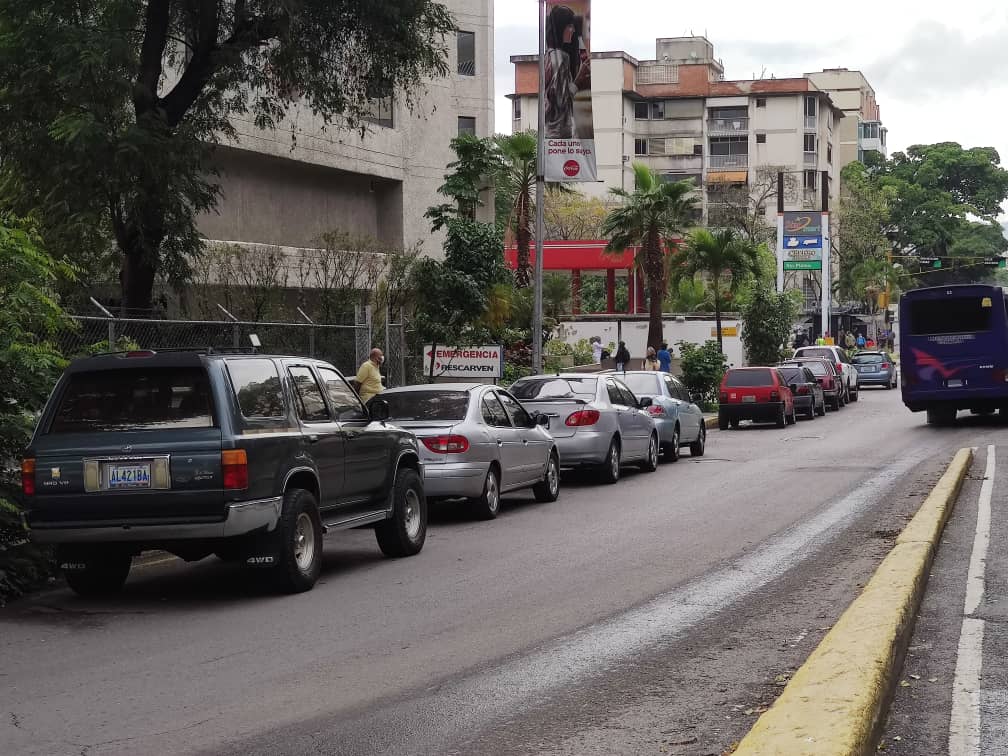 La gasolina iraní no cubrirá la demanda nacional, alertó José Guerra