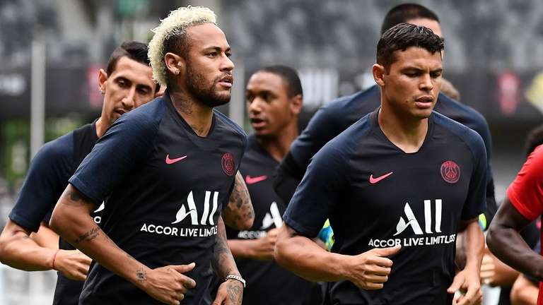 El PSG confirmó la salida de dos grandes estrellas del equipo