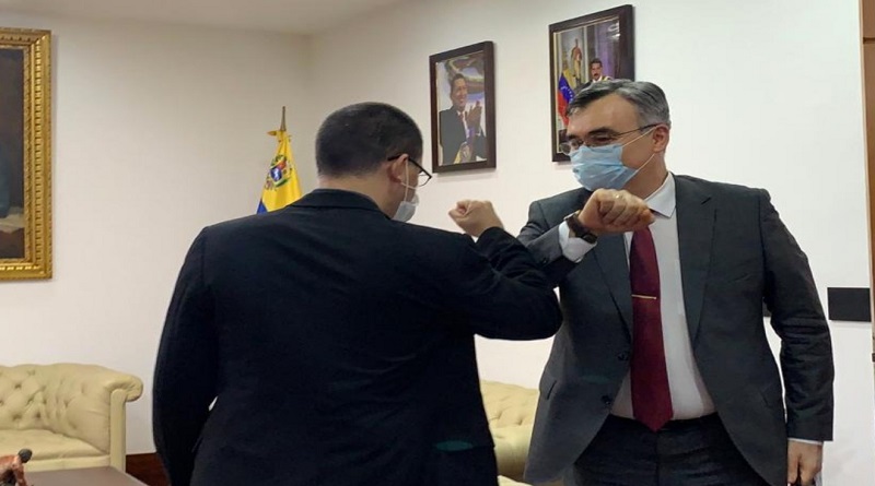 EN VIDEO: Así fue la nueva “jaladita” de Arreaza al embajador ruso Serguéi… Con saludito de pelotero incluido