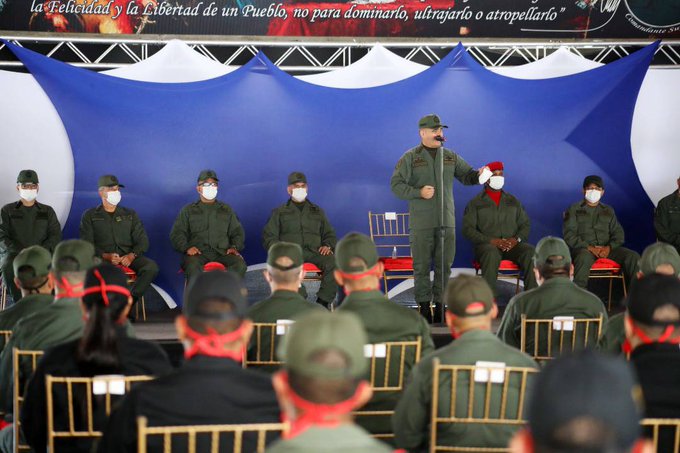 ¿Es en serio? Régimen de Maduro condecoró a “militares valientes” que participaron en las “incursiones frustradas”