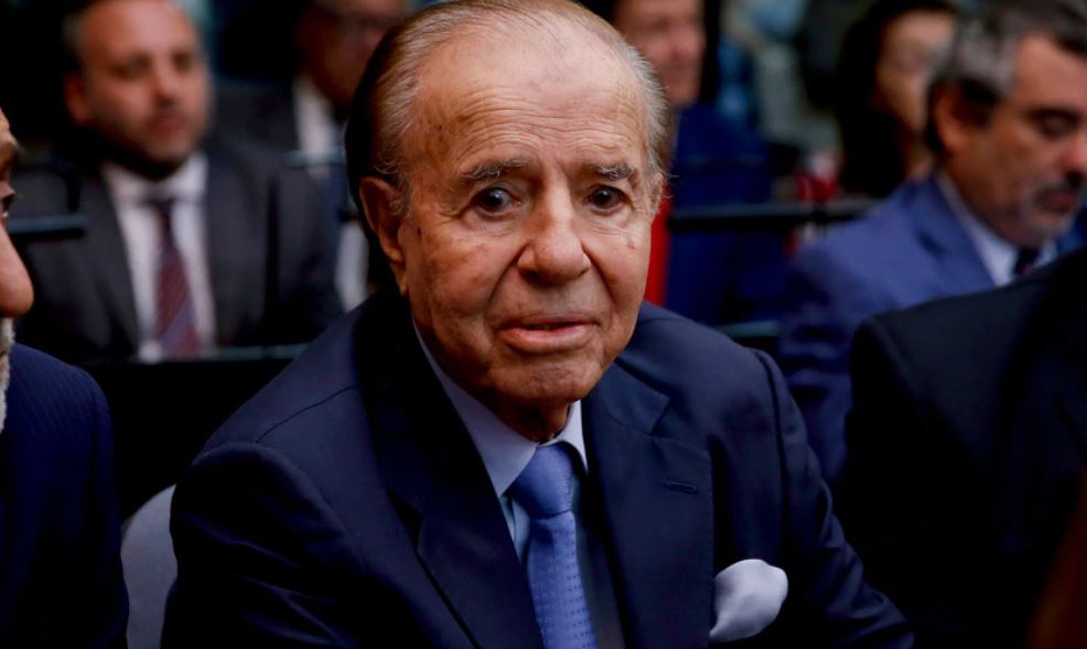 Imputaron a tres enfermeros por robar el anillo del expresidente argentino Menem