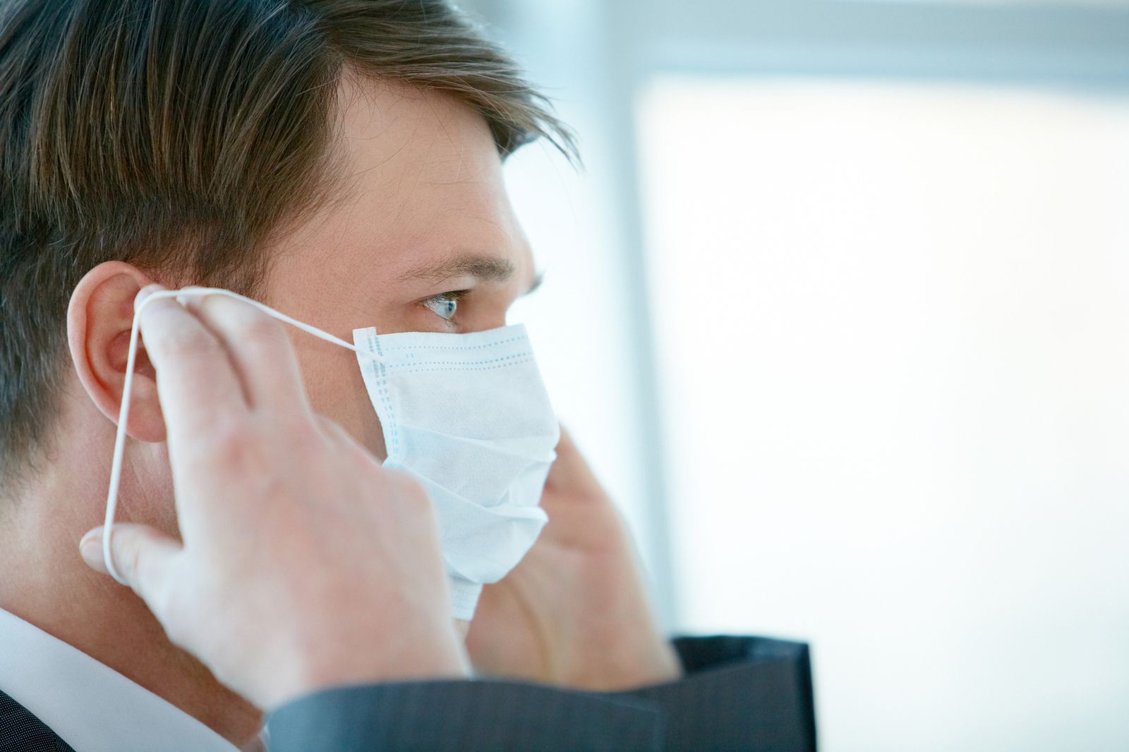 Descubre cómo evitar que la mascarilla te empañe los lentes con este simple método