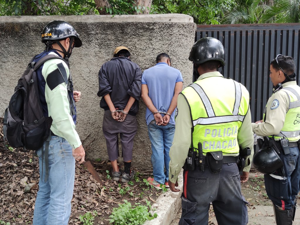 Dos sujetos armados intentaron invadir una casa en el Country Club de Chacao #19Jun (FOTOS)