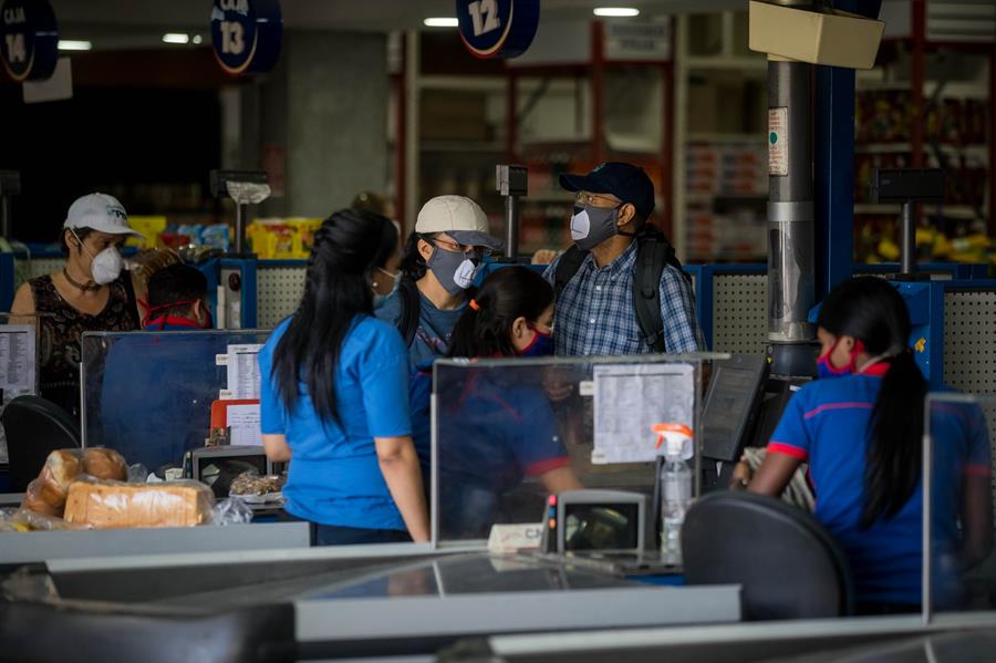 Regulación para la compra de alimentos despierta el fantasma de la escasez en Venezuela