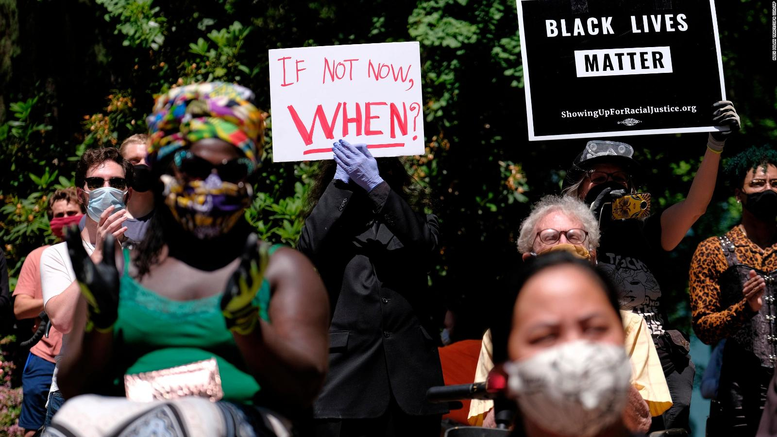 Nuevo ‘muro’ de veteranos militares protege a los manifestantes en Portland