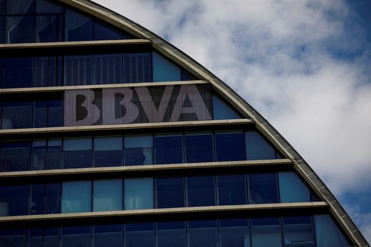 El beneficio de BBVA cae un 50% por la pandemia y el negocio en México