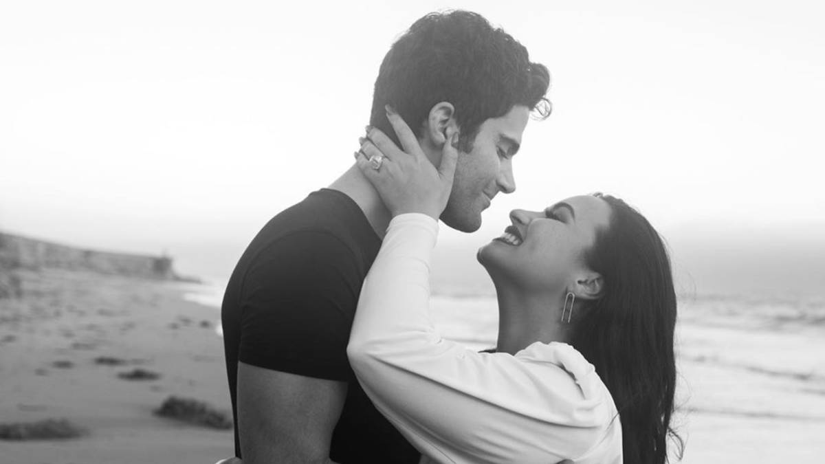 Demi Lovato y el actor Max Ehrich anuncian su compromiso