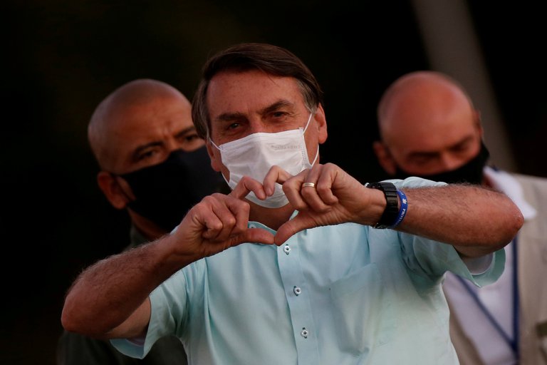 Colegio de Abogados de Brasil pide investigar a Bolsonaro por presuntos “crímenes contra la salud”