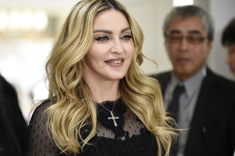 ¡Atrevida! Las FOTOS SENSUALES de Madonna que no esperabas, pero necesitabas (+ ¡La cuerpa!)