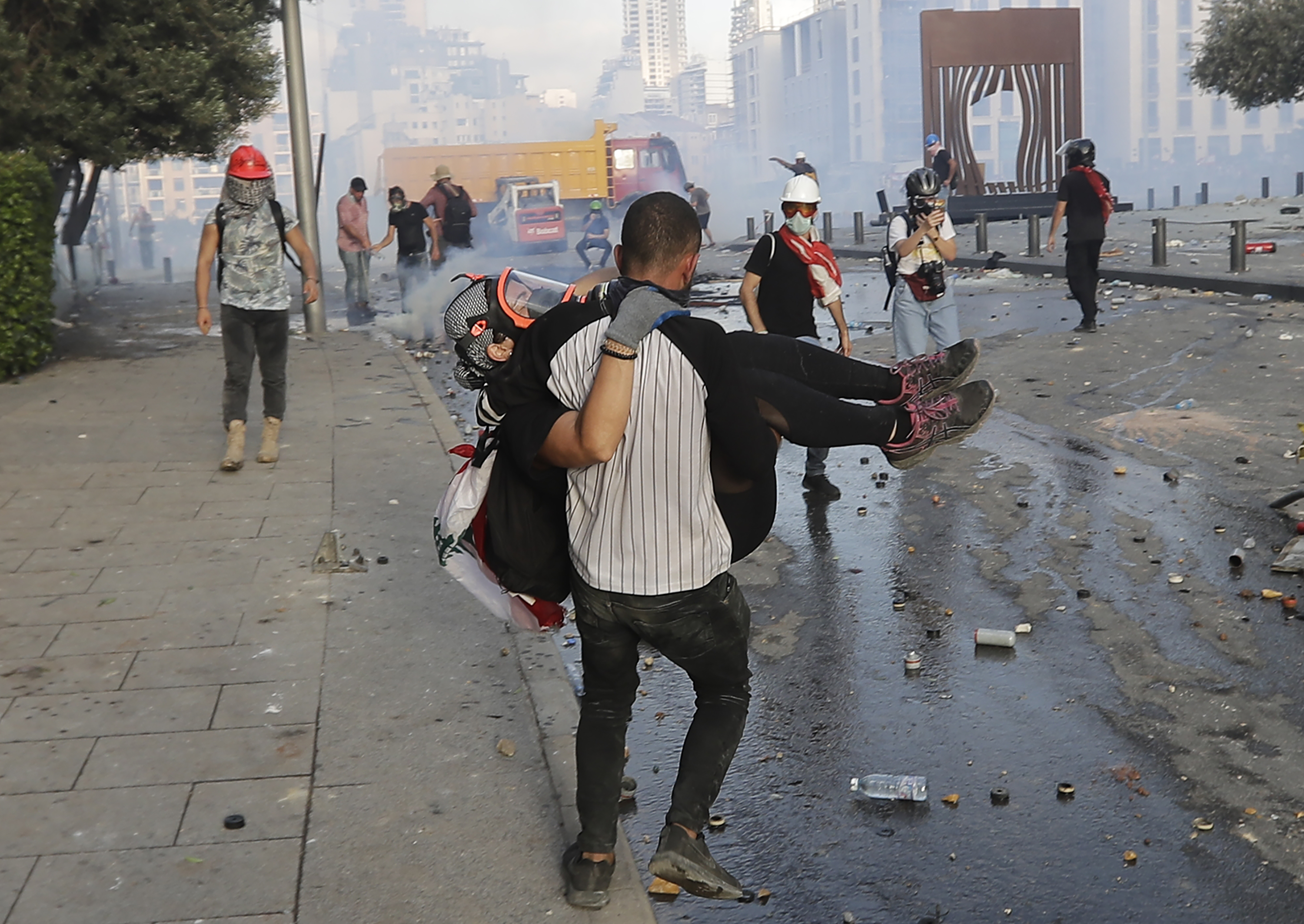 Más de un centenar de heridos en protestas en Beirut