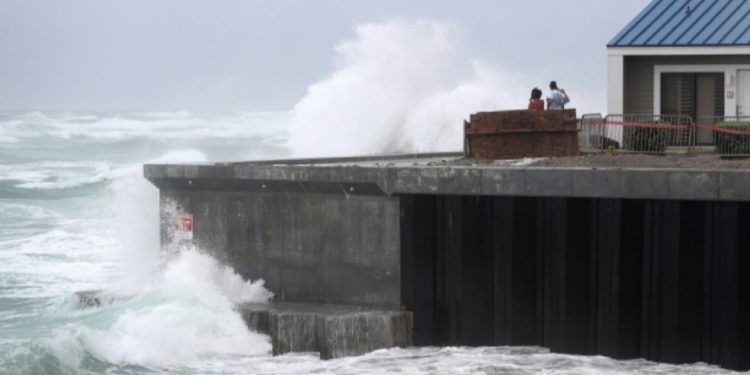 Tormenta  Isaías acelera su paso y podría ser huracán rumbo a las Carolinas