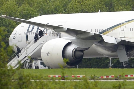 Detienen a dos personas en un vuelo que tuvo que ser escoltado por aviones caza en Reino Unido