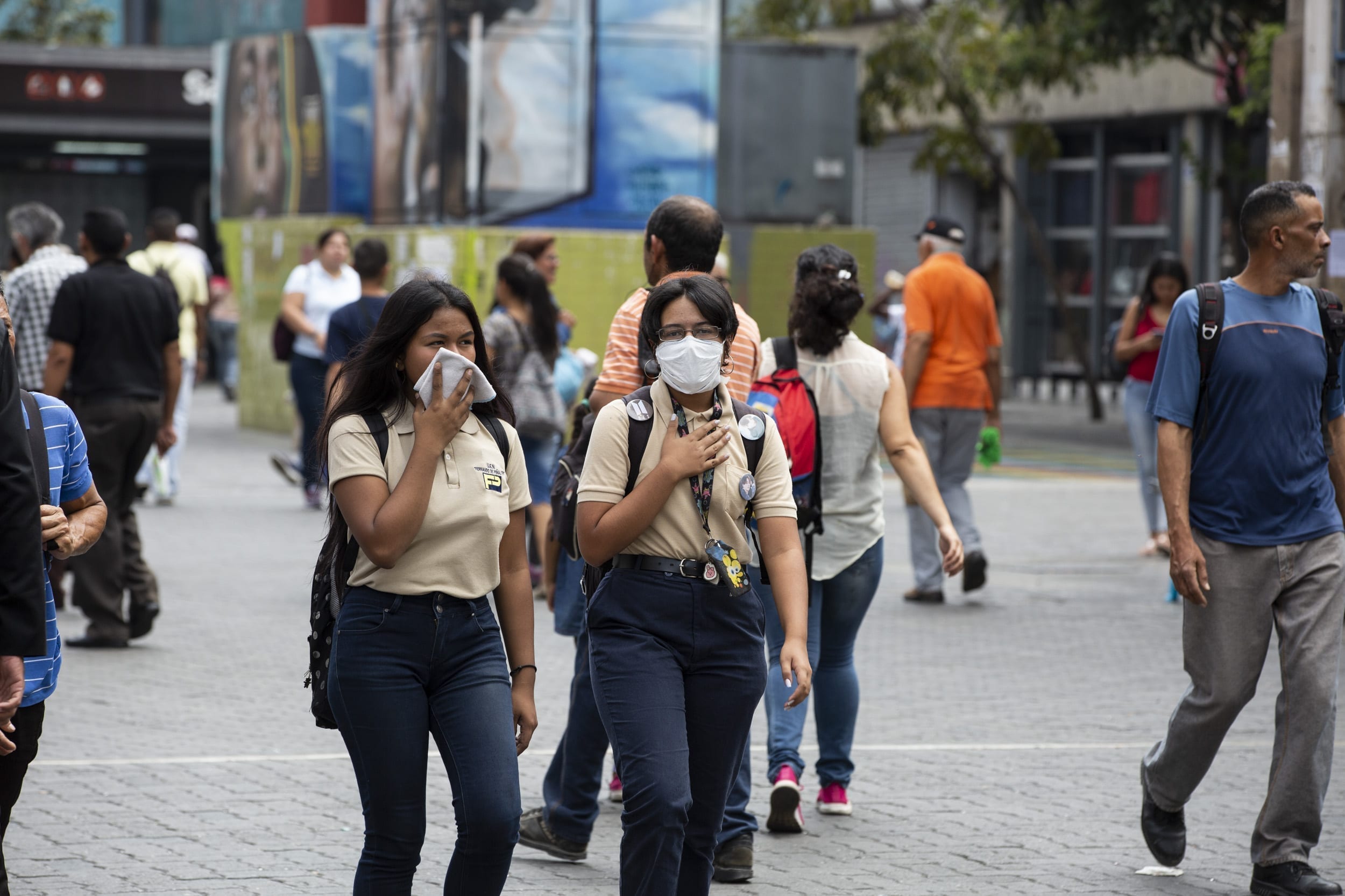 Maduro ofrece buscar “una fórmula” para combinar la educación presencial y “online” en Venezuela (VIDEO)