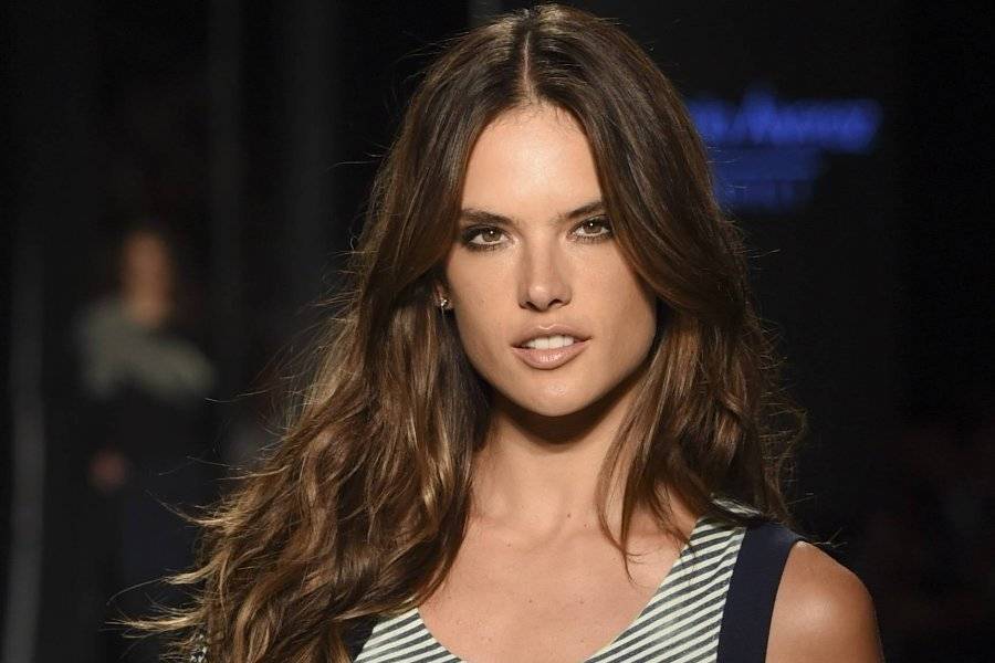 ¡Al borde de la censura! Revelaron nuevas fotos de Alessandra Ambrosio sin brasier