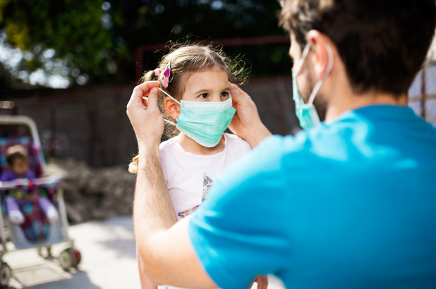 Estudio arrojó que los niños asintomáticos pueden ser más contagiosos que los adultos gravemente enfermos