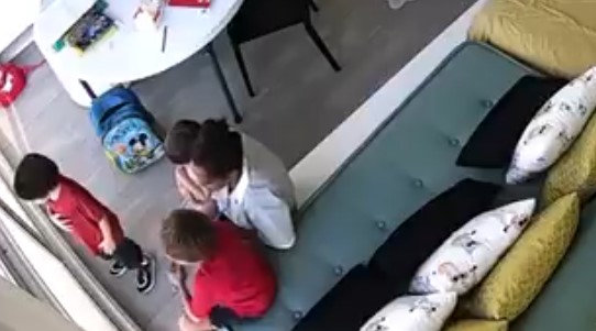 El aterrador video de tres niños que miraban por su ventana el incendio en el puerto de Beirut cuando se produjo la explosión