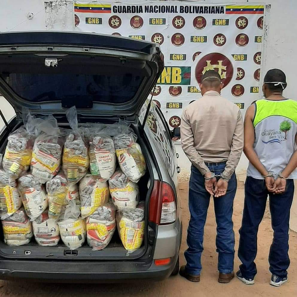 Detenidos dos sujetos por vender clap en dólares