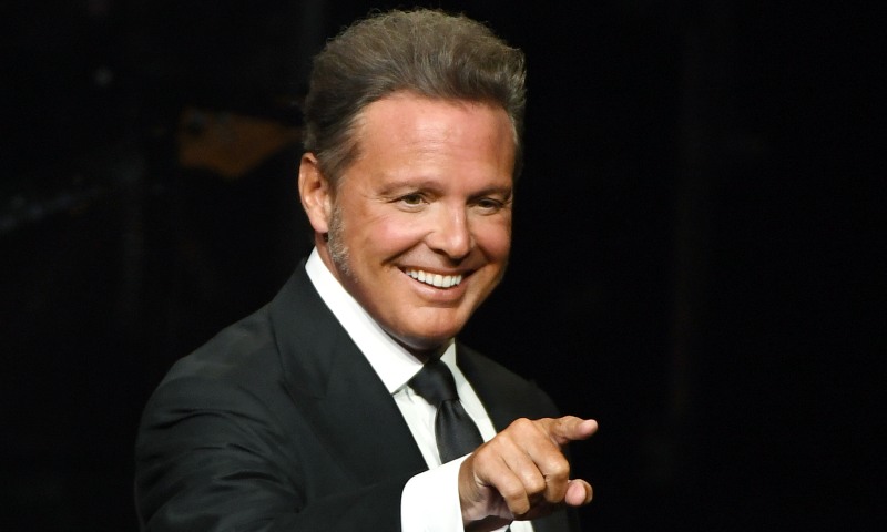 Luis Miguel sorprendió en Los Ángeles con nueva novia y otro look (VIDEOS)