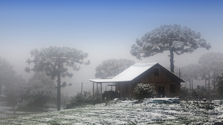 Masa de aire polar avanza provoca nevadas sobre varias ciudades de Brasil (videos)