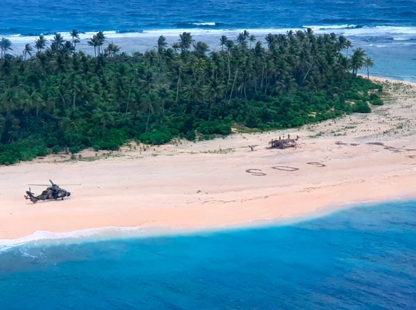 ¡De película! Naufragaron en una isla desierta y lograron salvarse gracias a un mensaje en la arena