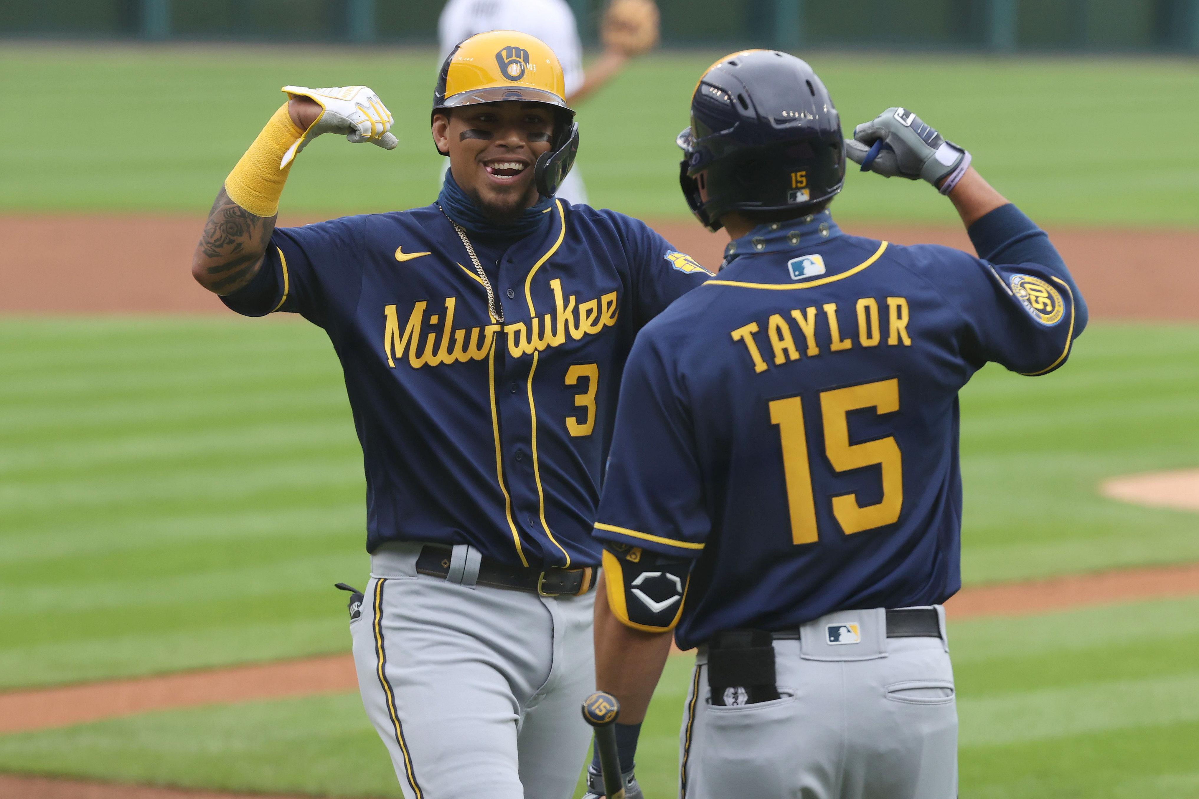 Criollos Avisaíl García y Orlando Arcia aportaron carreras en blanqueada histórica de Cerveceros a Tigres