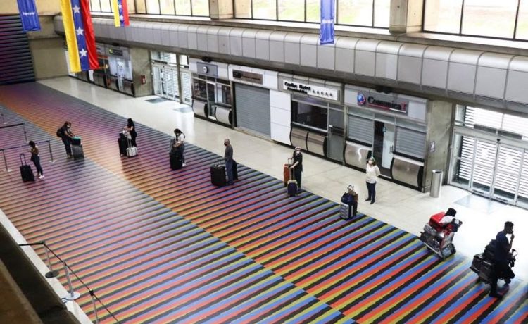 Un nuevo vuelo trajo de vuelta a venezolanos que quedaron varados en España (Fotos y video)