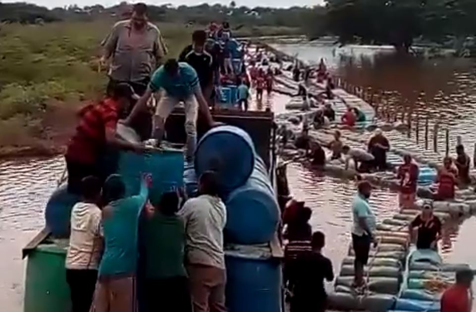 Así es el contrabando desde Colombia hacia una Venezuela sedienta de gasolina (Video)