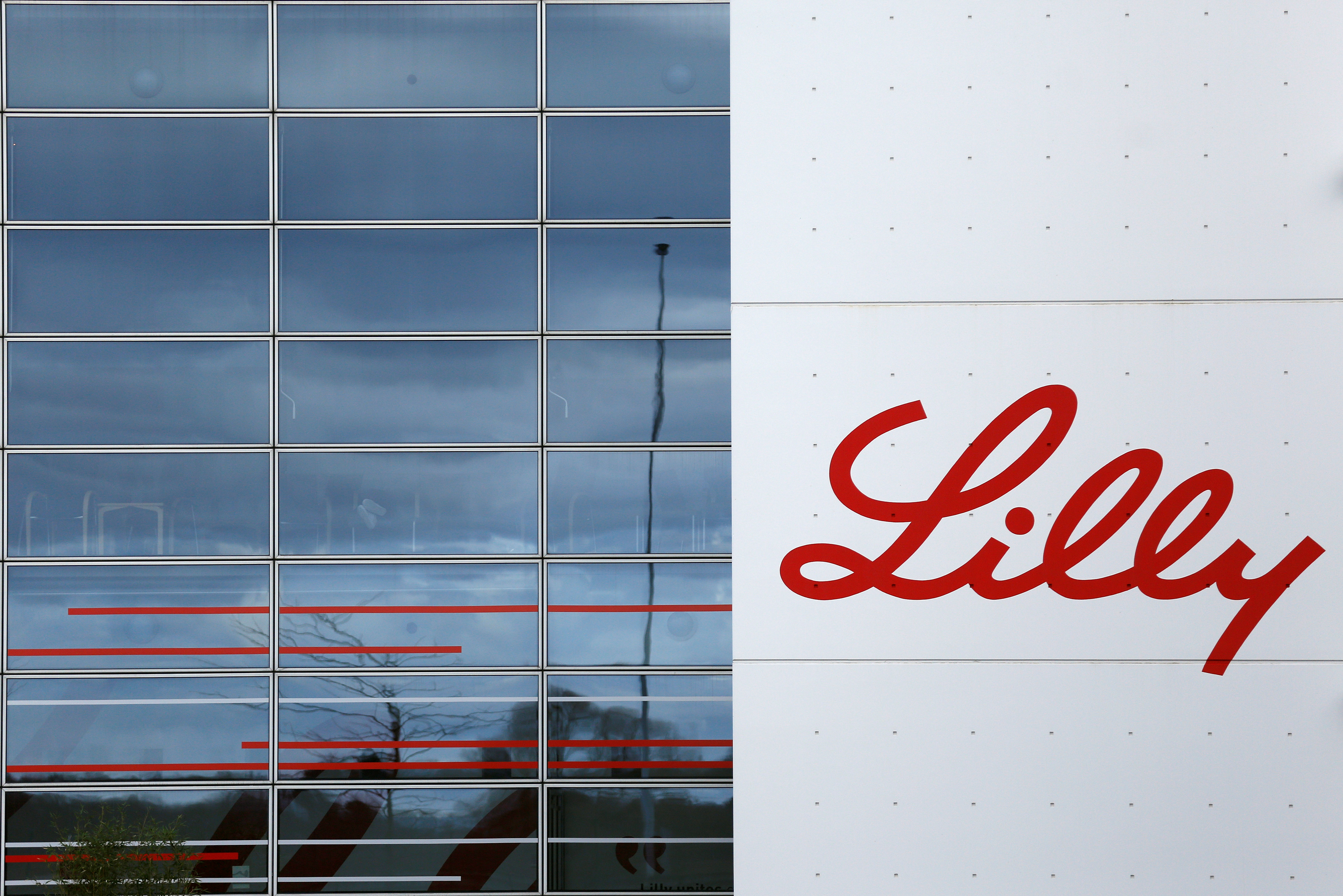 Eli Lilly suministrará a EEUU 300 mil frascos de su potencial fármaco contra el Covid-19