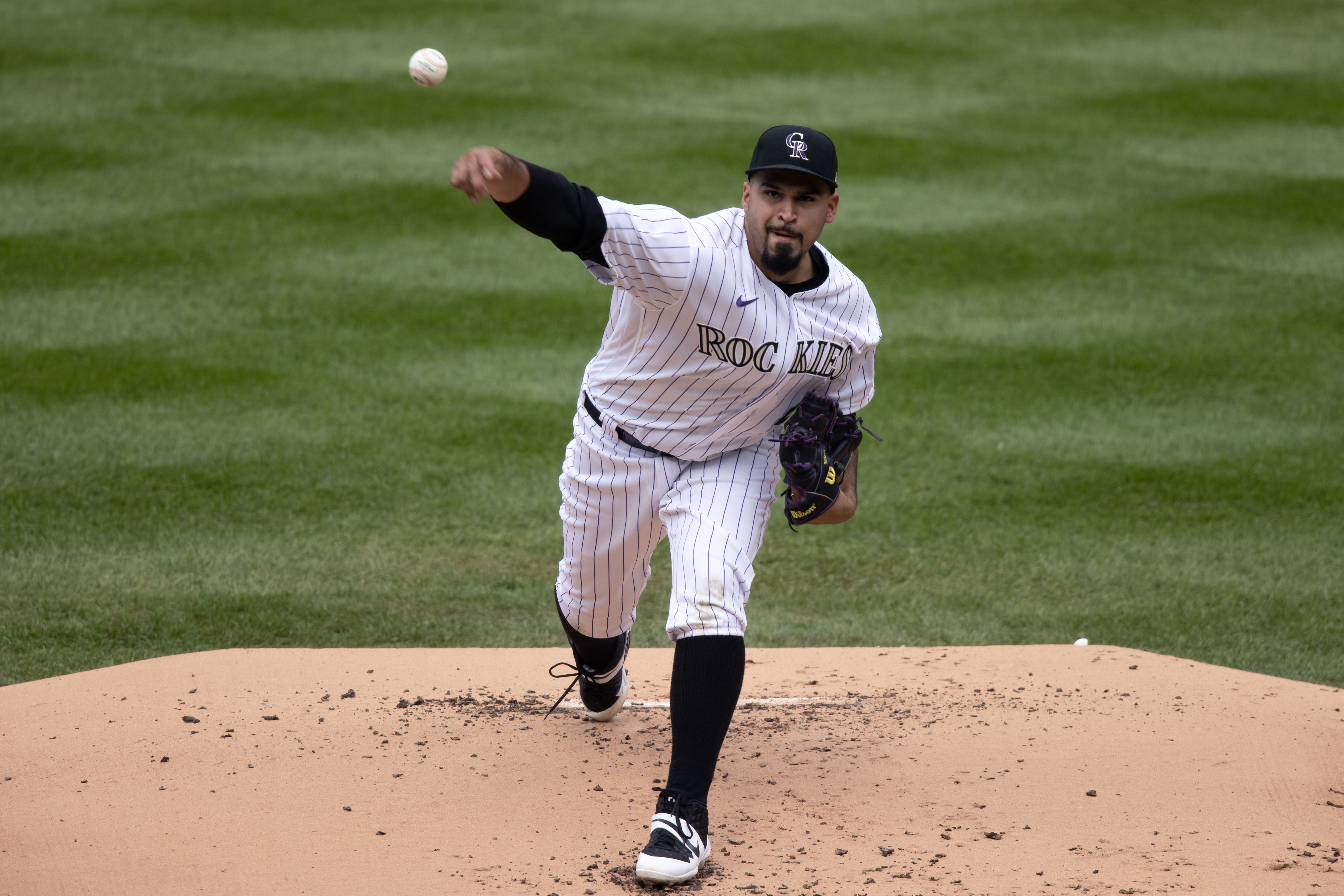 Al menos tres peloteros venezolanos de los Rockies dieron positivo por Covid-19