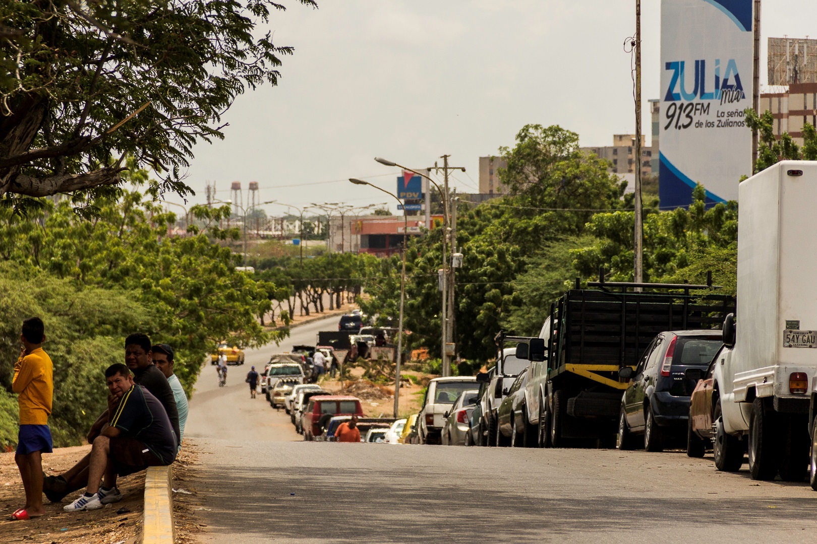 Venezuela, donde la vida pasa esperando gasolina (Fotos)