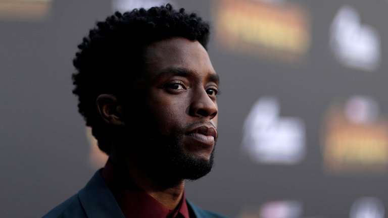 Por qué Chadwick Boseman mantuvo su grave enfermedad en reserva casi absoluta