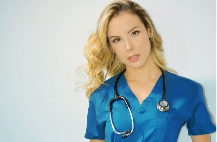 Sexy doctora no consigue trabajo tras participar en el Miss BumBum World (FOTOS)