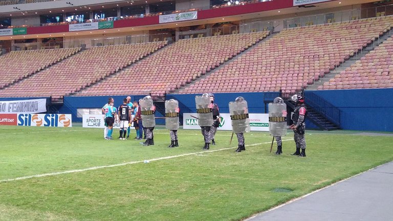 Escándalo en Brasil: Policía dispersó una pelea con futbolistas tirándoles gas pimienta (Video)