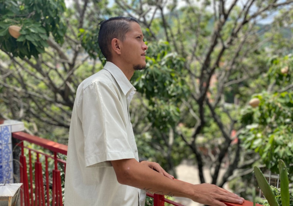 “Nos metían mucha corriente hasta el punto de llegar a los testículos”, venezolano liberado relata tortura