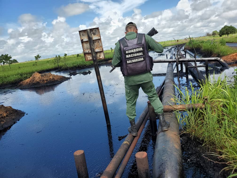 Así se encuentra los alrededores de Pdvsa San Tomé por derrame de petróleo (FOTOS)