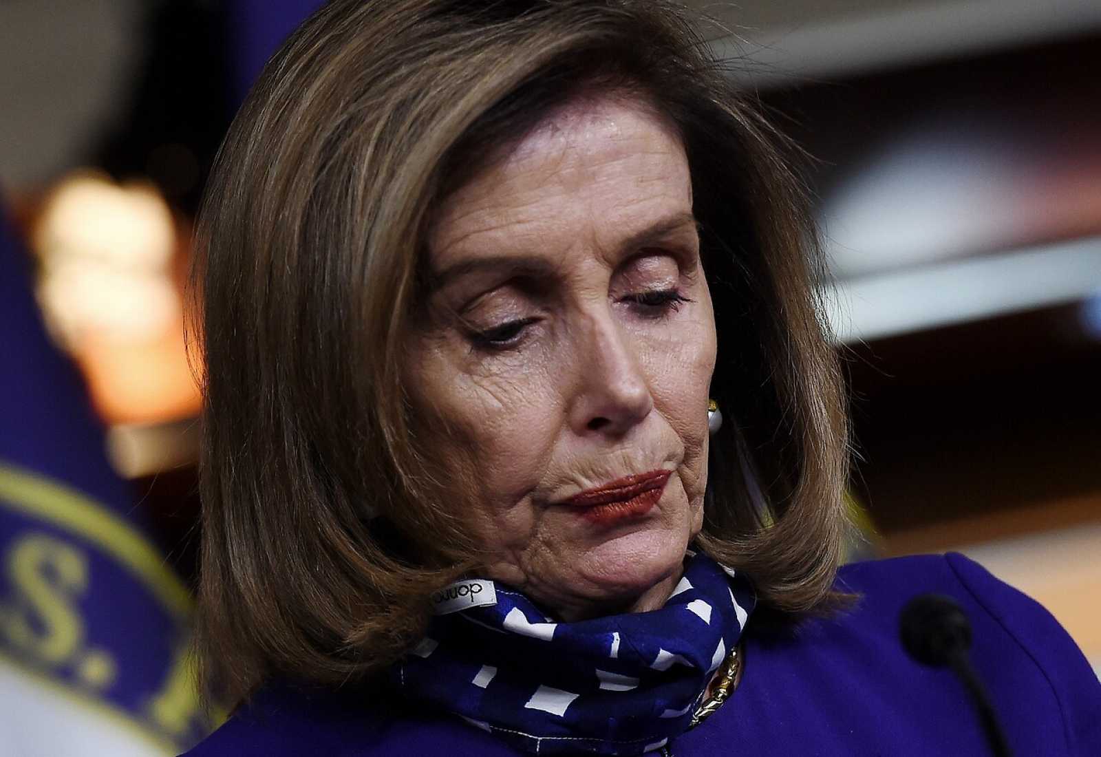 Pelosi: Trump debe irse porque es un peligro claro y presente para EEUU