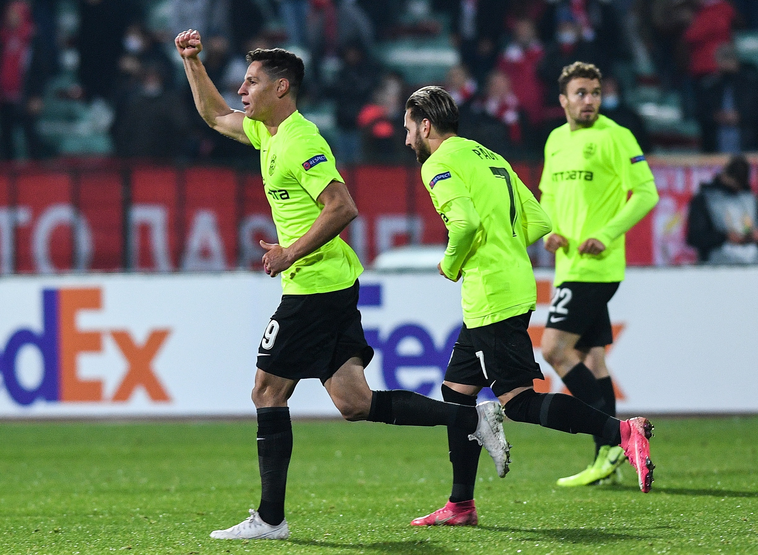 El venezolano Mario Rondón selló triunfo del Cluj con golazo en Europa League (Video)