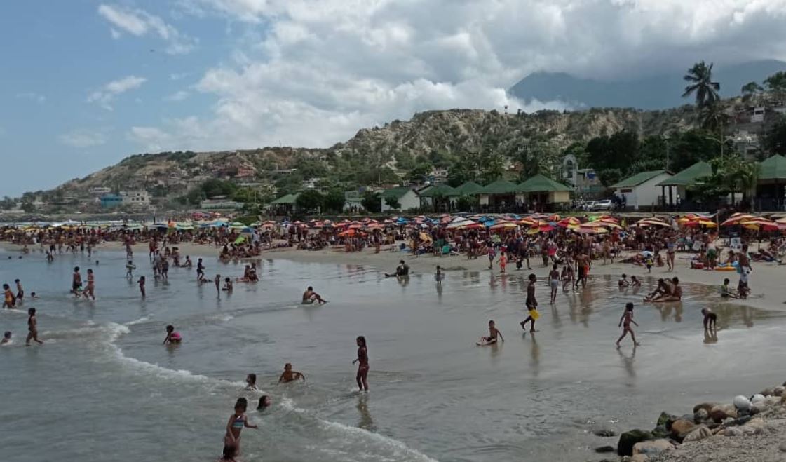 Denuncian que es imposible controlar el acceso a las playas de La Guaira este #24Oct