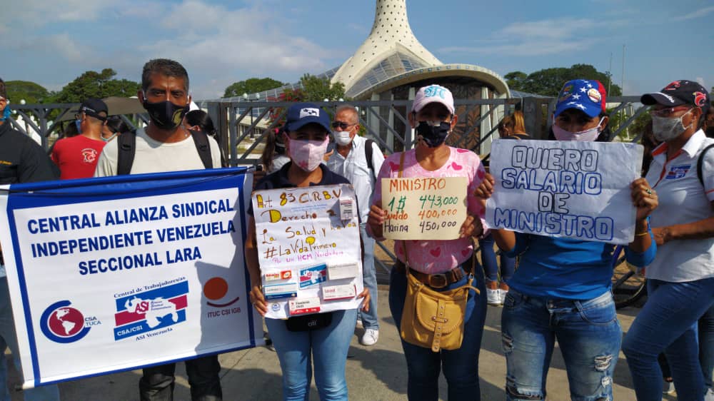 Docentes de Lara protestan por salarios digno frente a la Catedral de Barquisimeto #21Oct