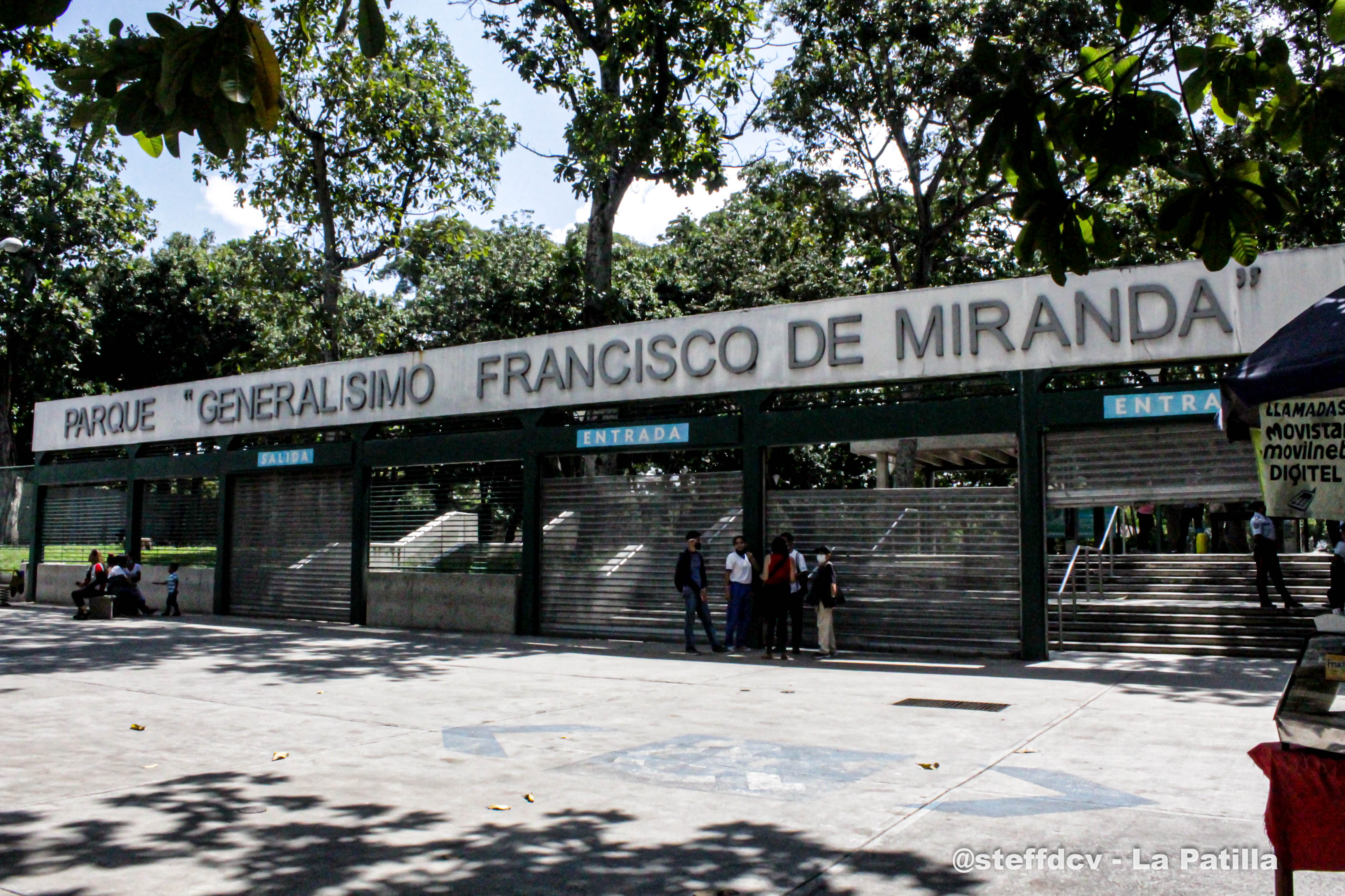 “Los solidarios” precios en dólares para entrar al terrario del Parque del Este