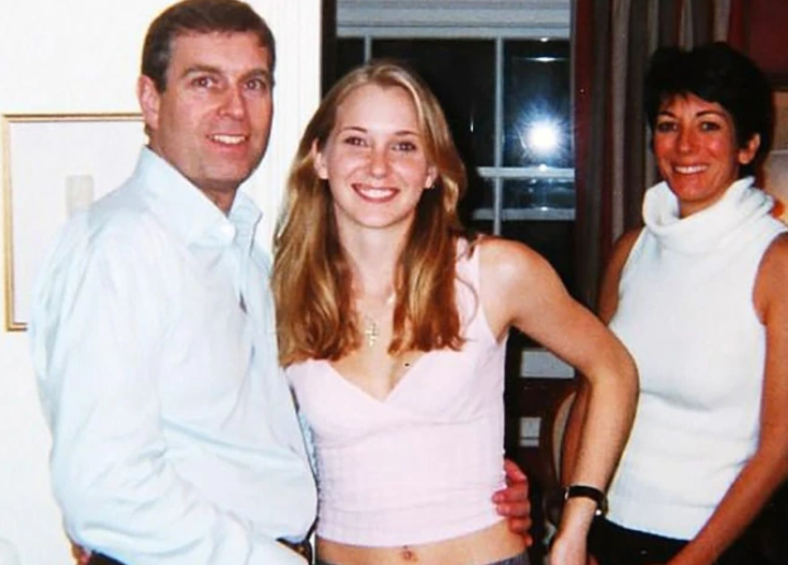 Salen a la luz detalles de las relaciones sexuales entre Príncipe Andrew de Inglaterra y esclava sexual de Epstein