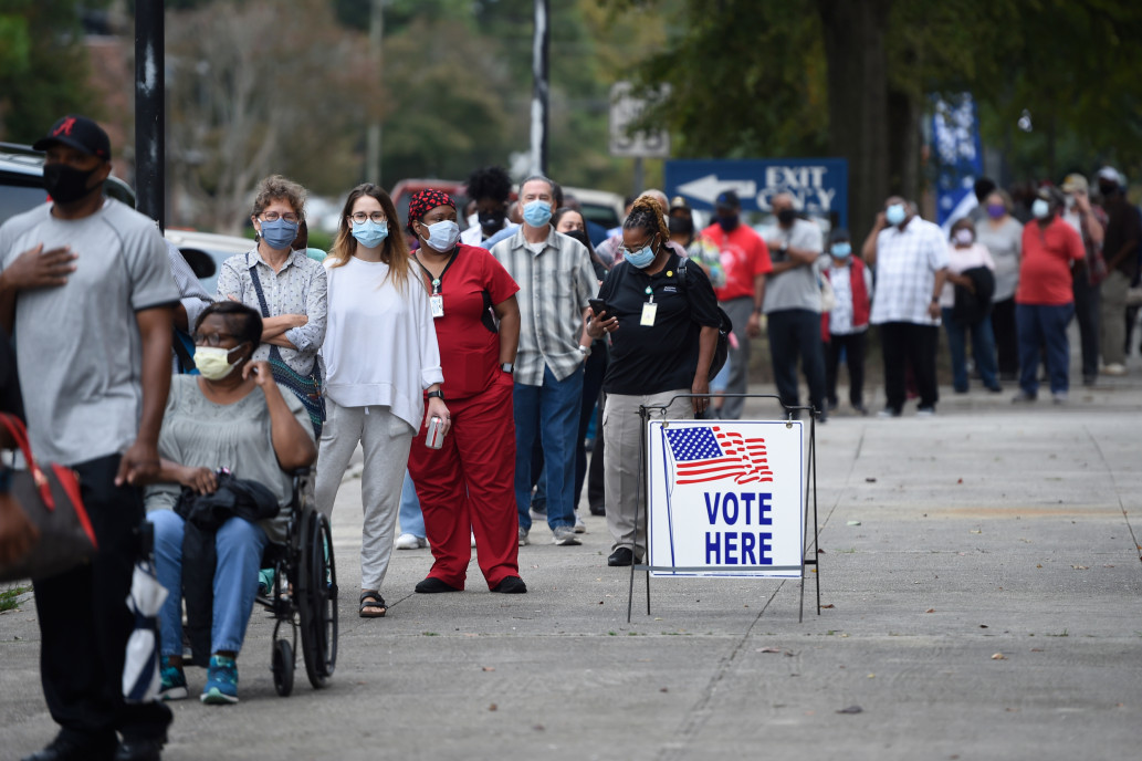 Georgia registró una participación récord en el primer día de votación anticipada